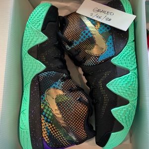 🚫SOLD🚫 Kyrie 4 & PG 2 “Mamba”